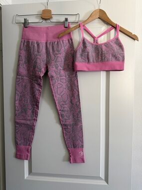 Bombshell Sportswear Pink Snake-Print Leggings & Sports Bra Set